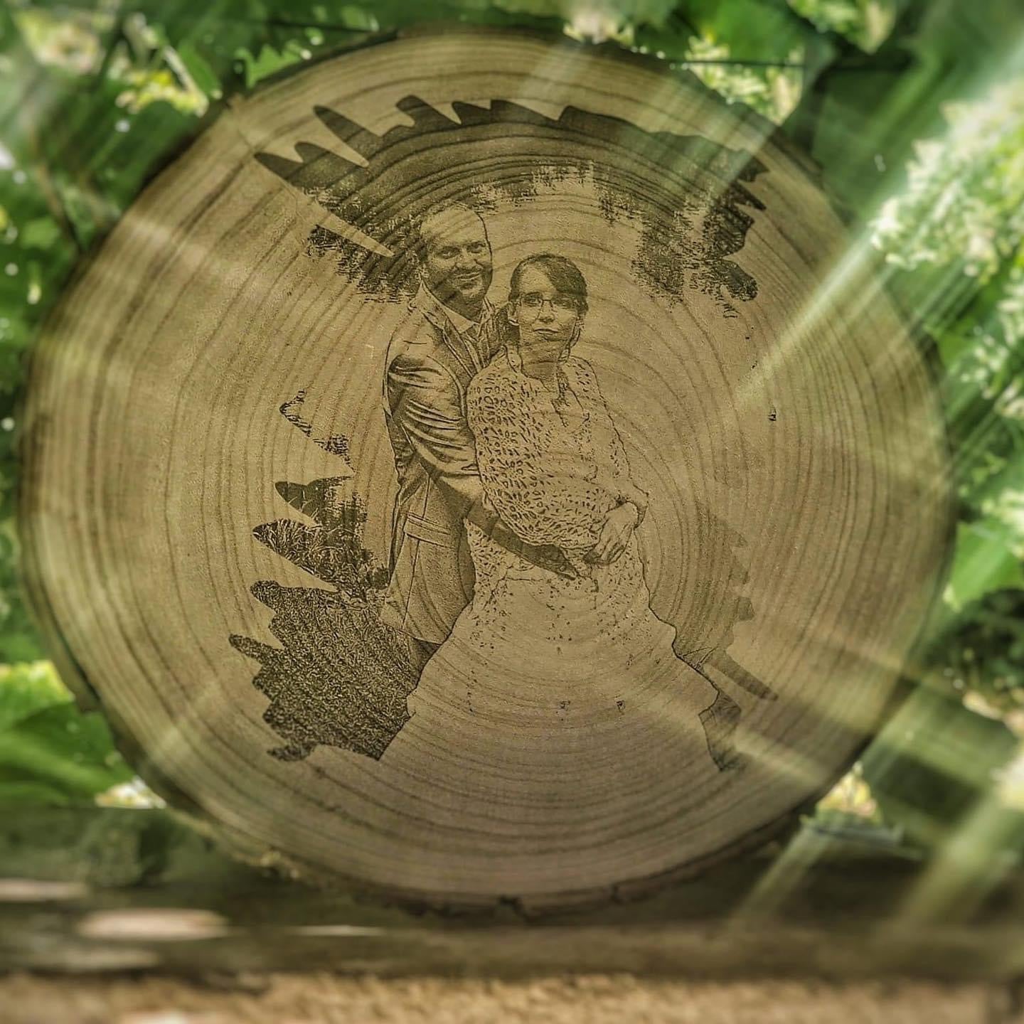Gravure photo sur tranche de bois dia 20 cm