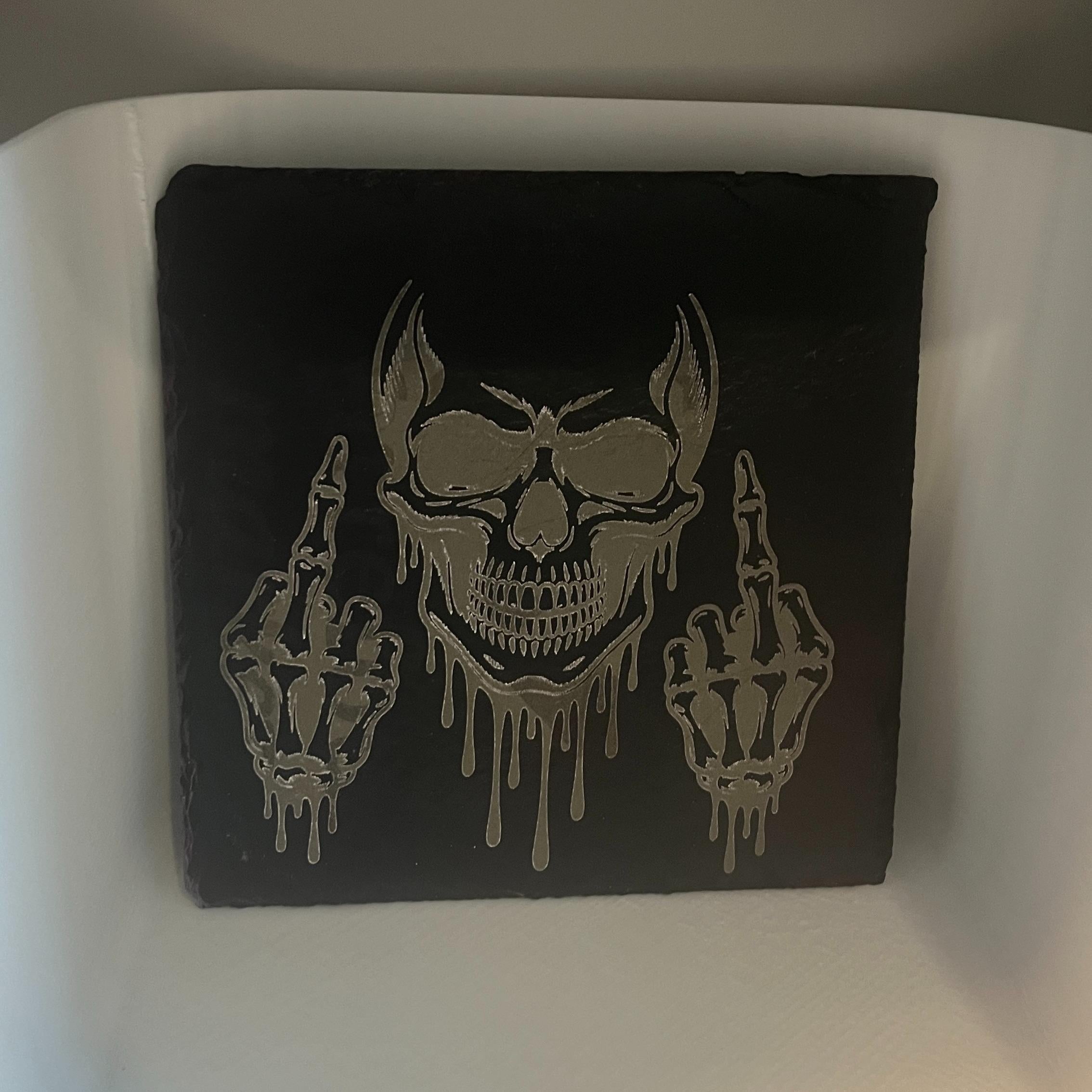 Ardoise Peinte Gravé au laser Tête de Mort Fuck