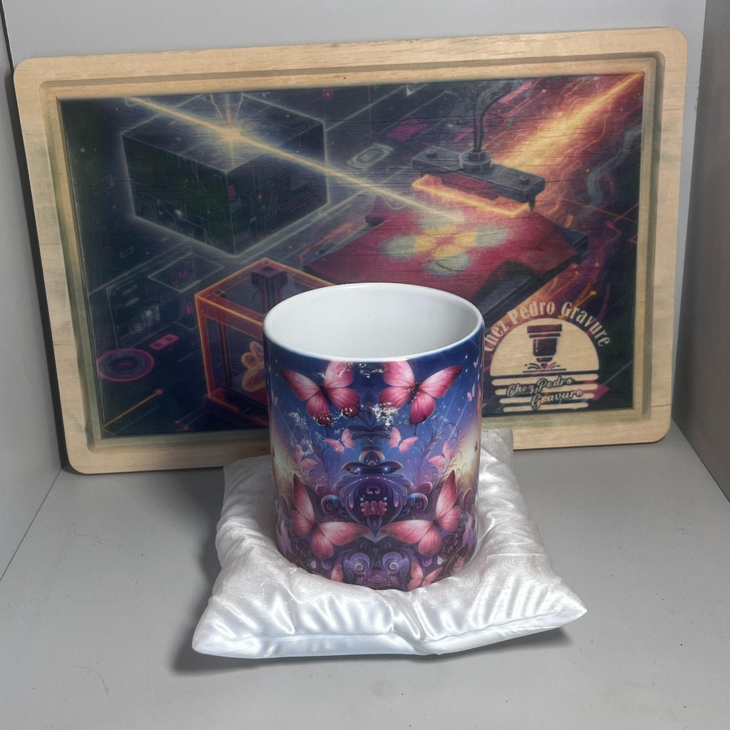 Mug 'Papillon' Design Élégant et Finition de Haute Qualité Idéale pour les Collectionneurs ou Cadeau Unique