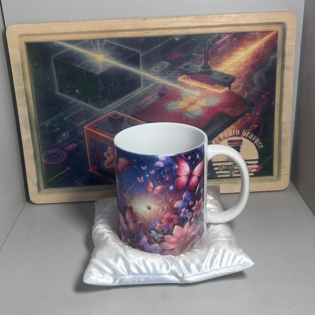 Mug 'Papillon' Design Élégant et Finition de Haute Qualité Idéale pour les Collectionneurs ou Cadeau Unique