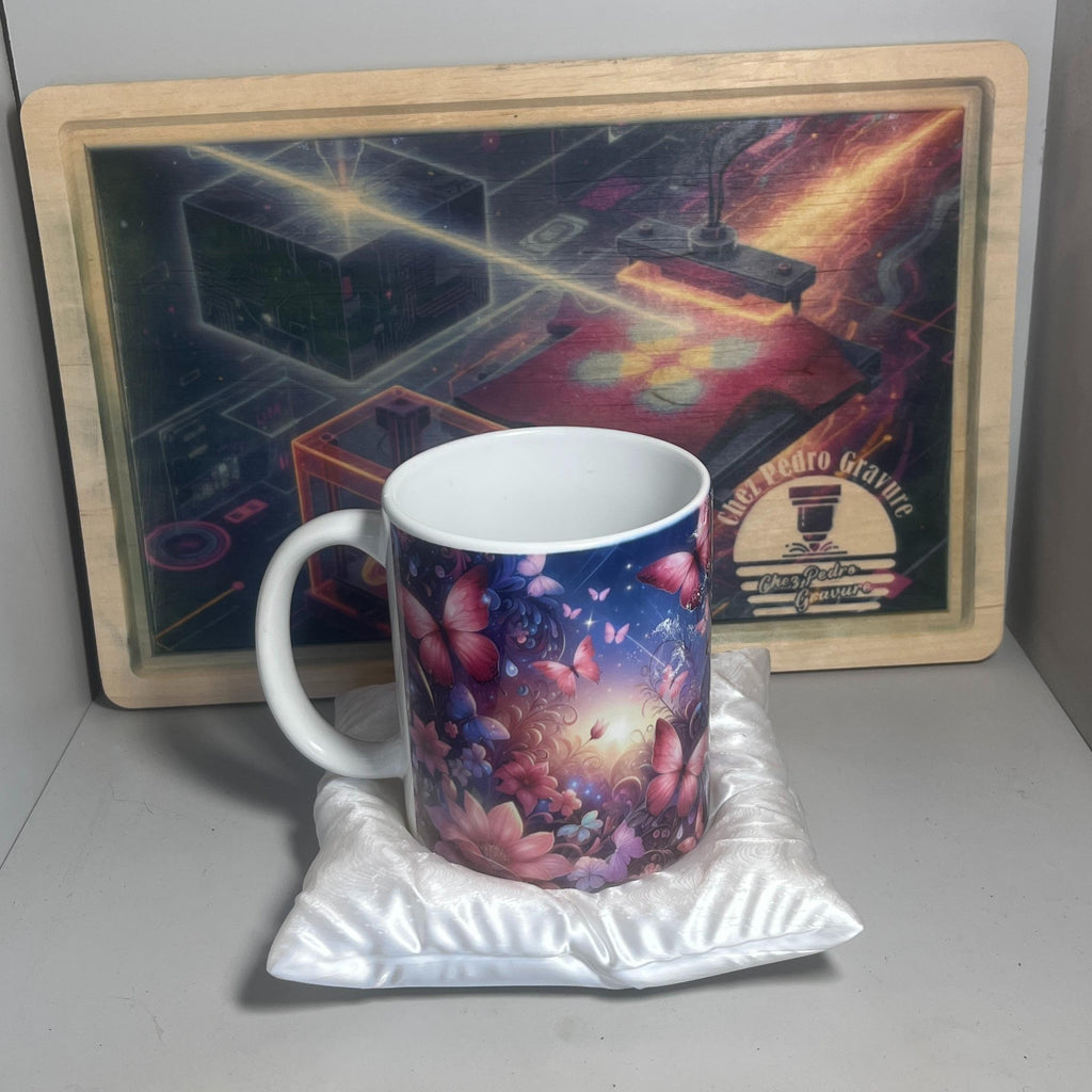 Mug 'Papillon' Design Élégant et Finition de Haute Qualité Idéale pour les Collectionneurs ou Cadeau Unique